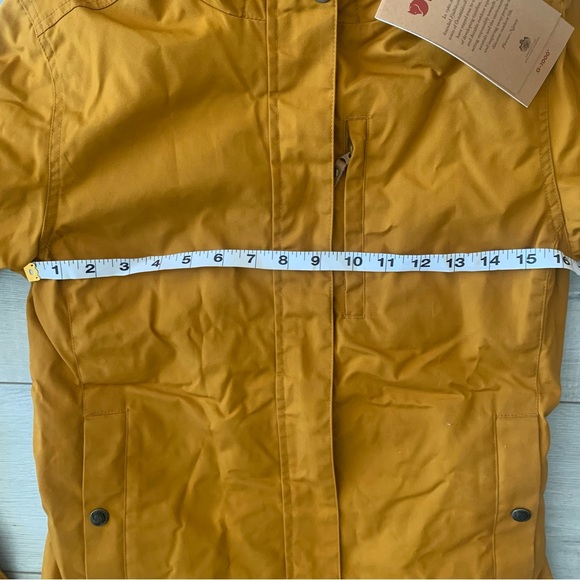 Fjallraven W KIRUNA PADDED PARKA, Acorn - Picture 11 of 11